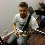 Eetu Latja, Guitar Trainerin kitaraoppilas Helsingissä